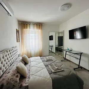 La Casa Rossa , Verona Italia