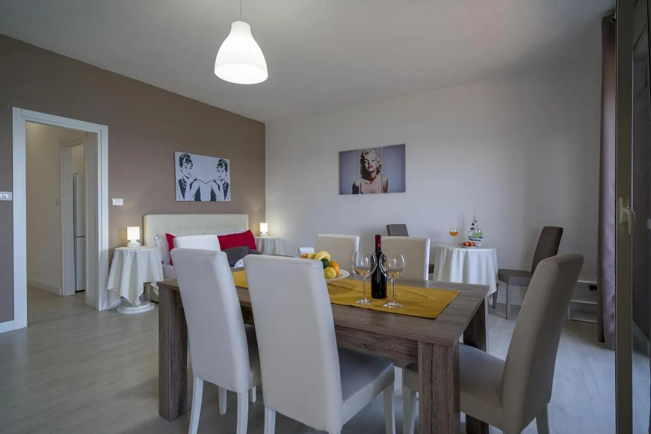 지아르디니낙소스 Loft Panorama Di Naxos 아파트